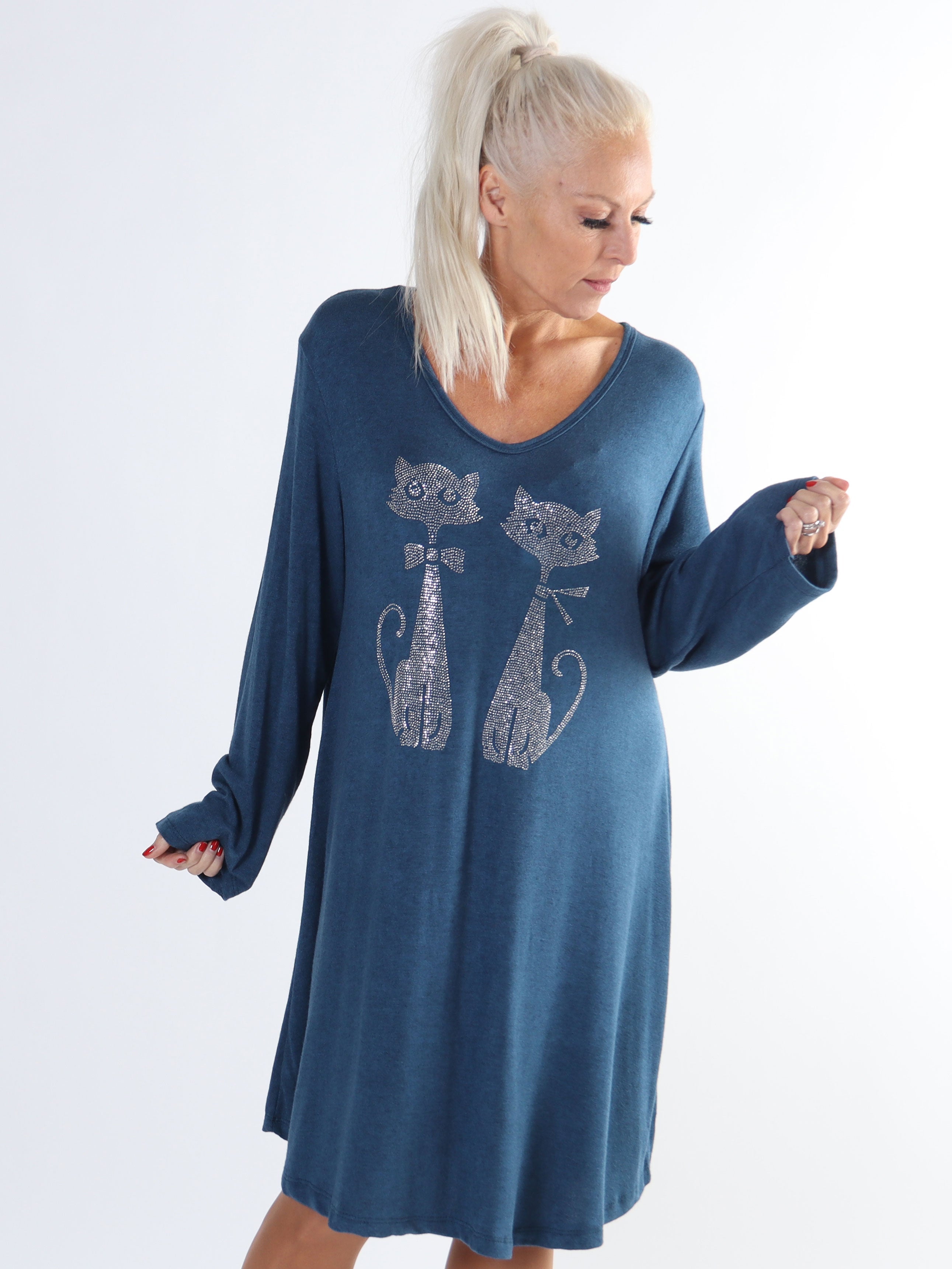 Talia - Klänning i viskos med kattmönster i viskos för större storlekar